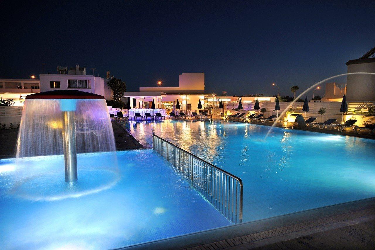 Euronapa Hotel Apartments ไอยานาปา ภายนอก รูปภาพ