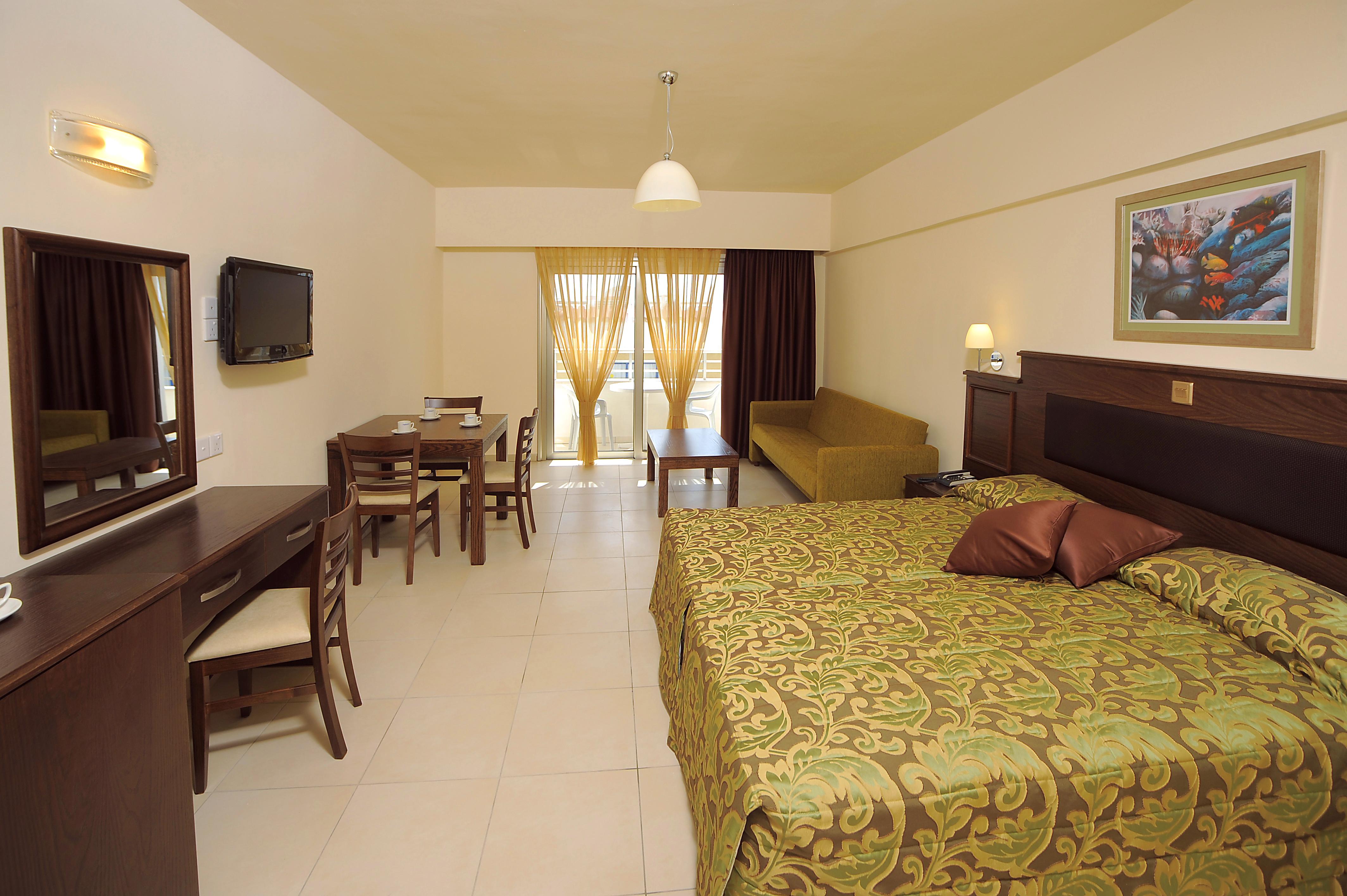 Euronapa Hotel Apartments ไอยานาปา ภายนอก รูปภาพ
