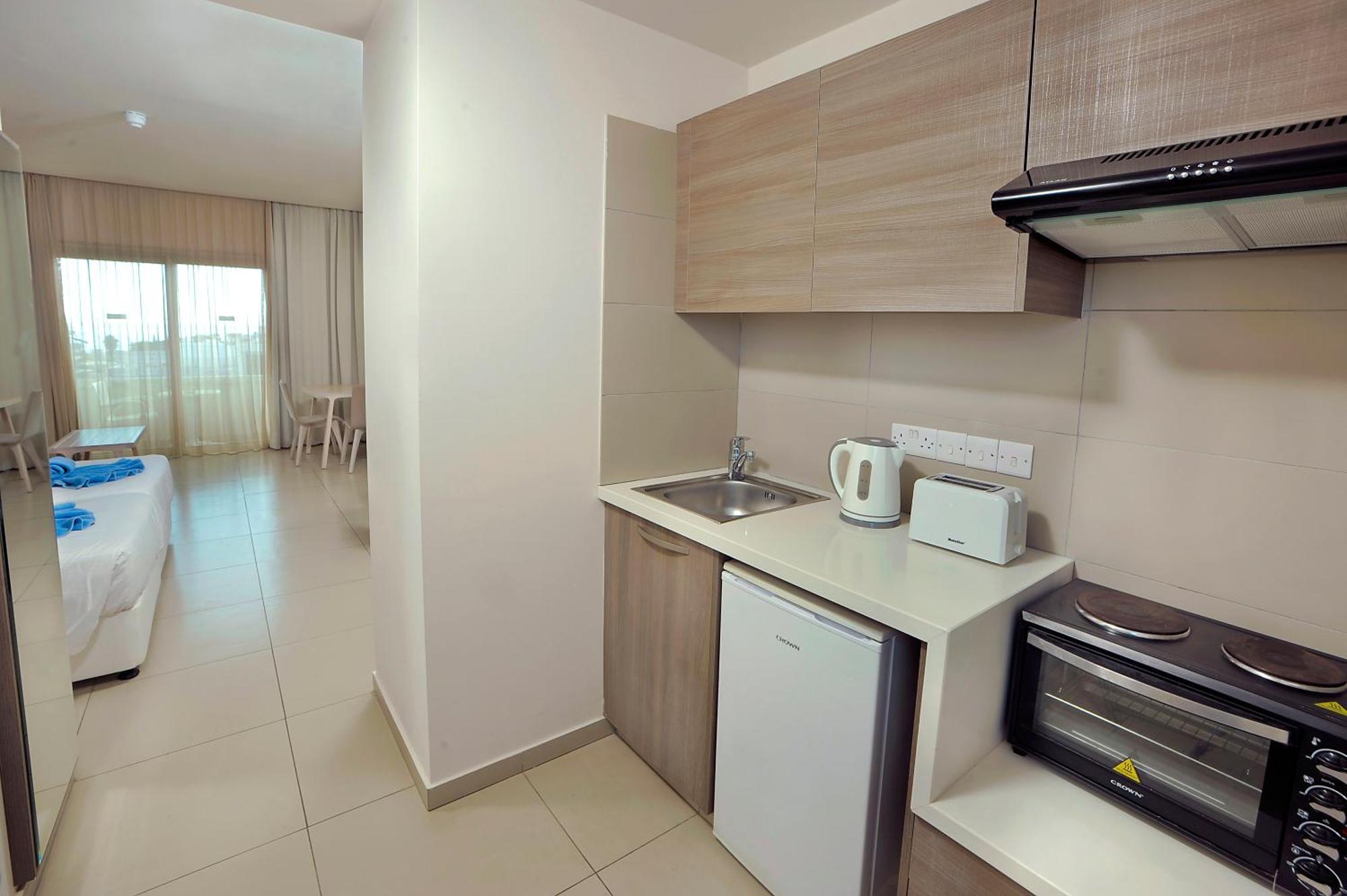 Euronapa Hotel Apartments ไอยานาปา ภายนอก รูปภาพ