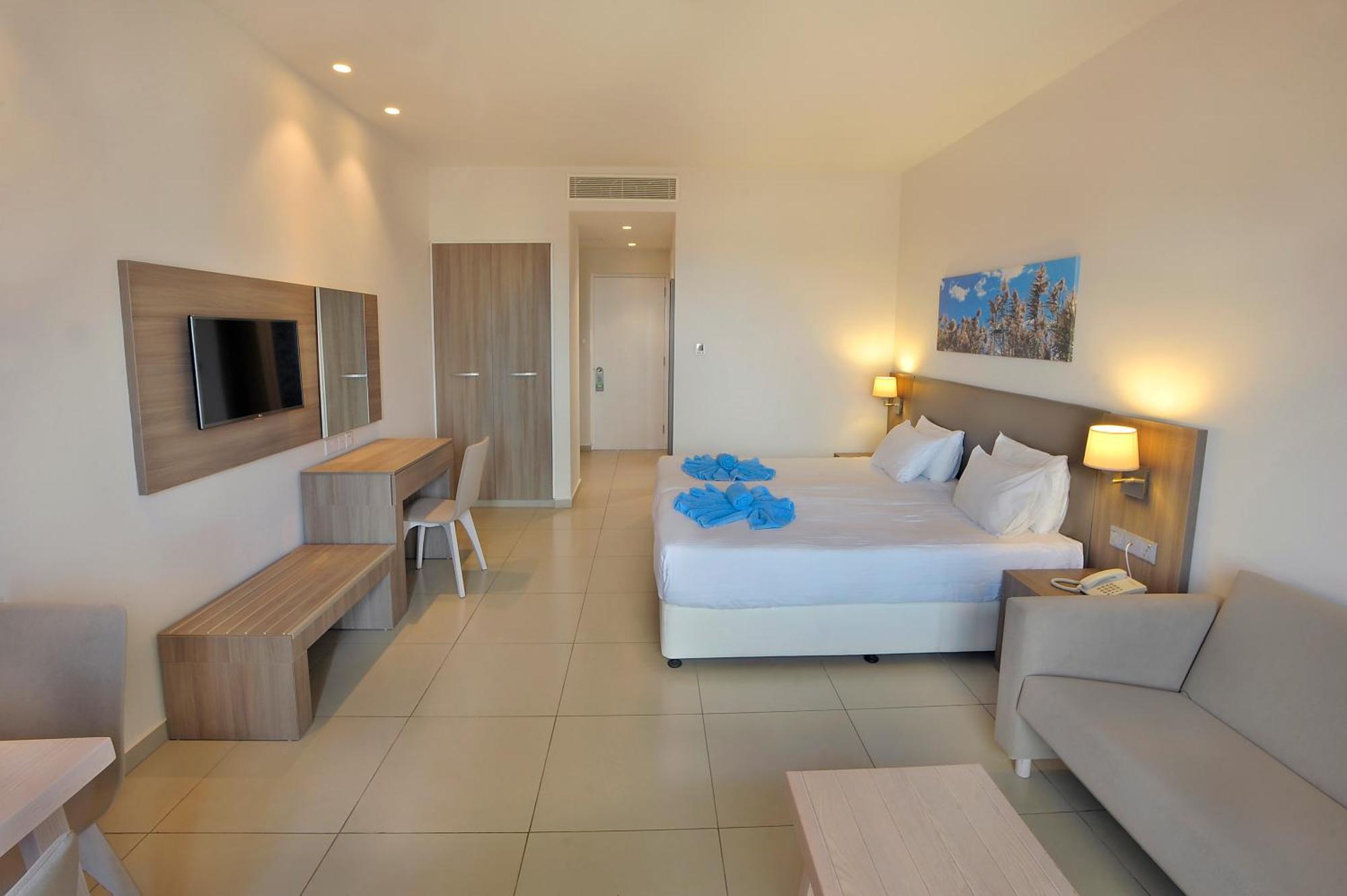 Euronapa Hotel Apartments ไอยานาปา ภายนอก รูปภาพ