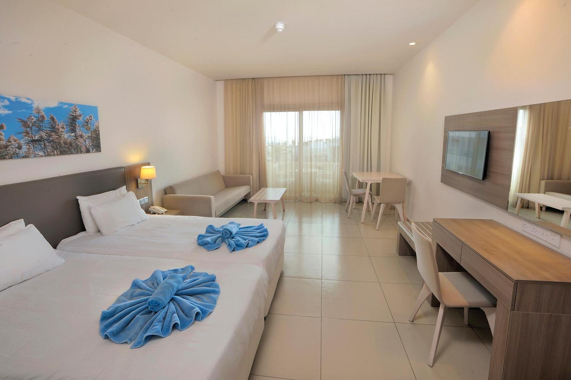 Euronapa Hotel Apartments ไอยานาปา ภายนอก รูปภาพ