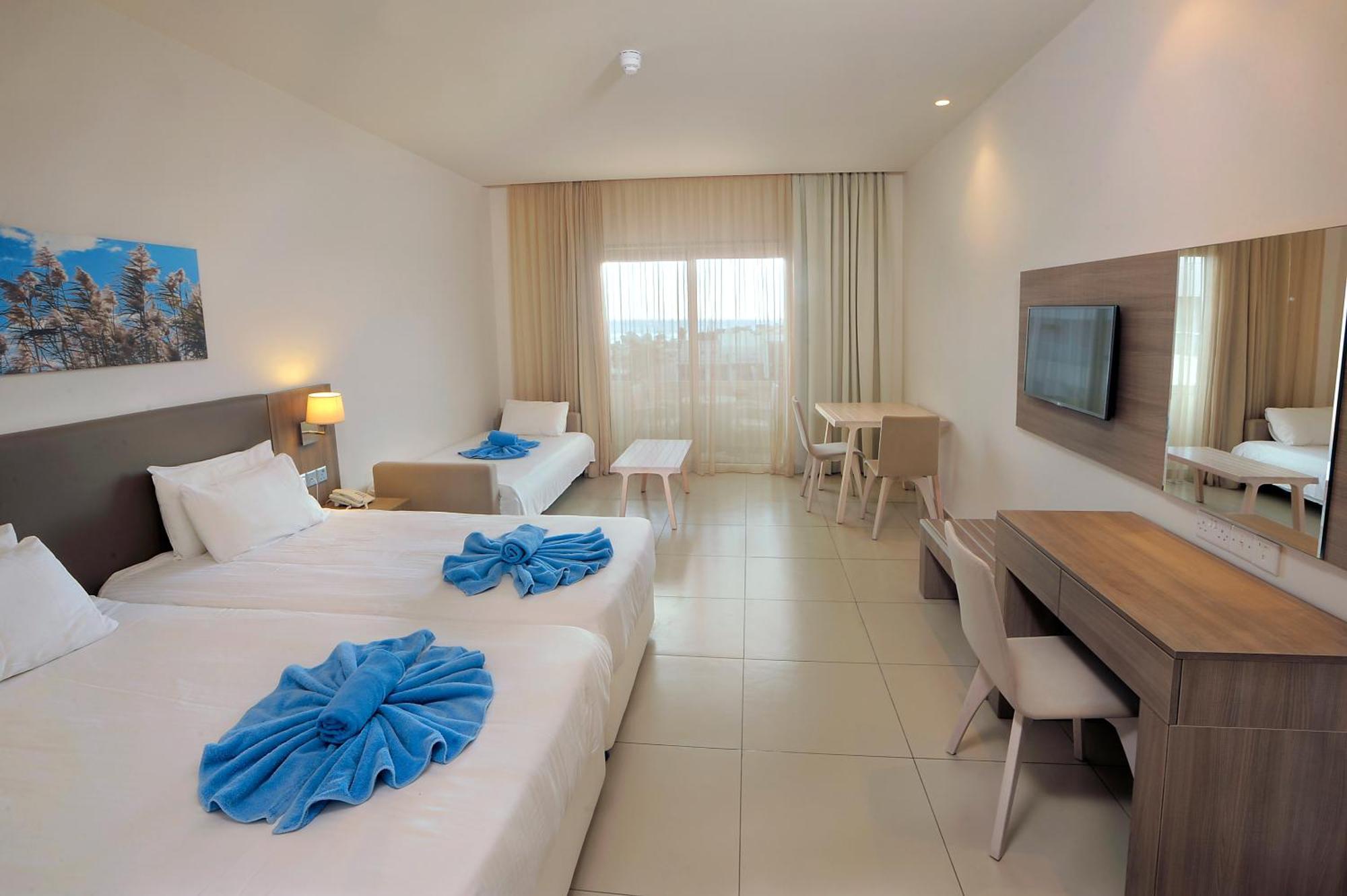 Euronapa Hotel Apartments ไอยานาปา ภายนอก รูปภาพ