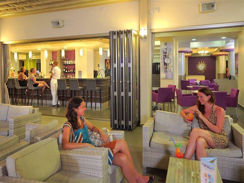 Euronapa Hotel Apartments ไอยานาปา ภายนอก รูปภาพ