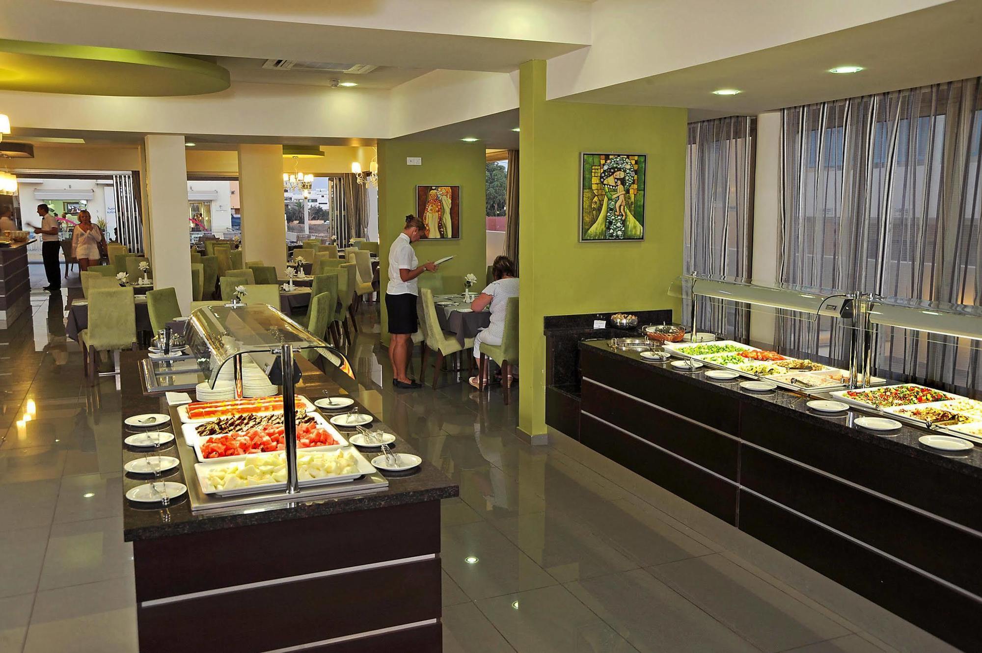 Euronapa Hotel Apartments ไอยานาปา ภายนอก รูปภาพ